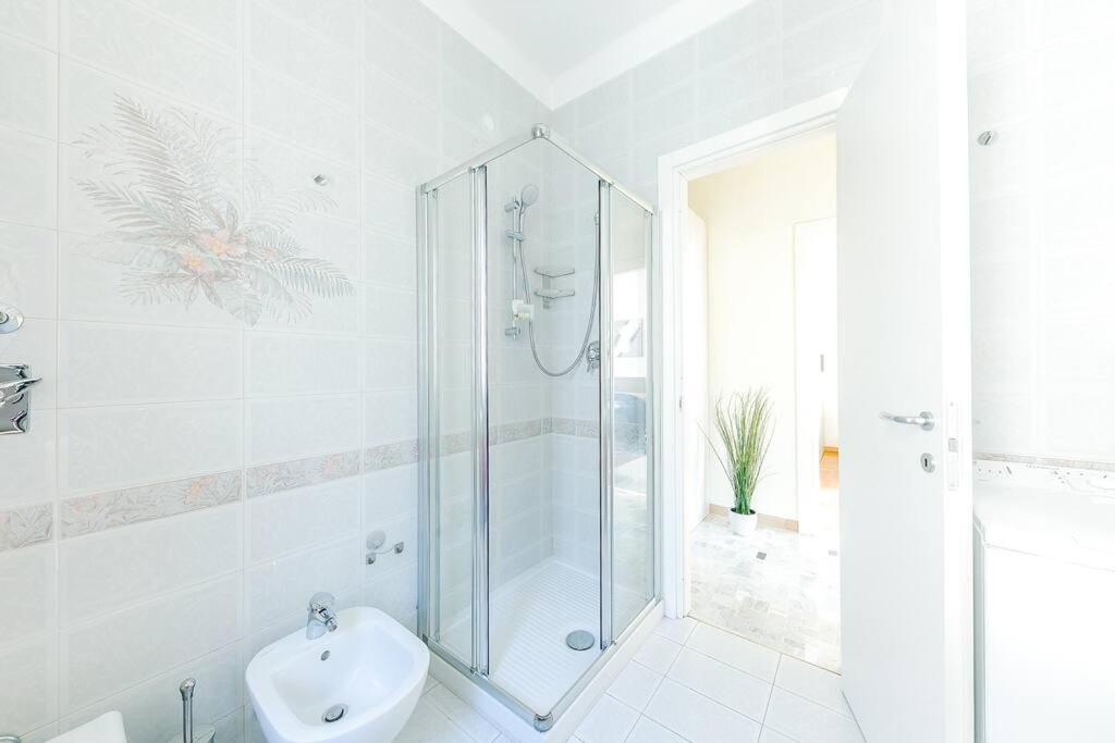 Navigli - Downtown - Duomo Spacious Two Bedroom Apartment - Close To Metro - Ac - Wi-Fi Mediolan Zewnętrze zdjęcie