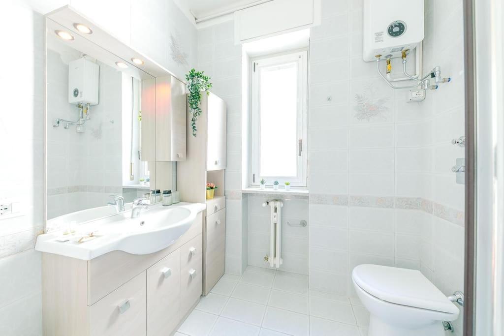 Navigli - Downtown - Duomo Spacious Two Bedroom Apartment - Close To Metro - Ac - Wi-Fi Mediolan Zewnętrze zdjęcie