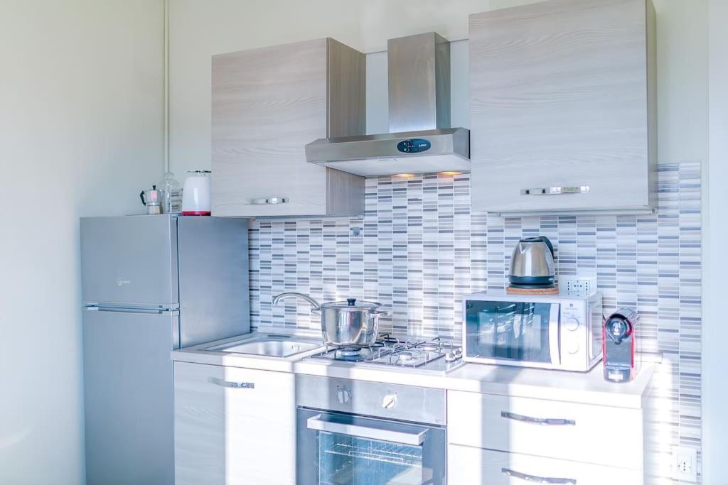 Navigli - Downtown - Duomo Spacious Two Bedroom Apartment - Close To Metro - Ac - Wi-Fi Mediolan Zewnętrze zdjęcie